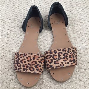 Leopard & Black Sandals 🖤